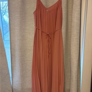 H&M Sleeveless Pleated Maxi Dress in Terracotta